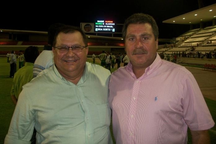 Geraldão(esquerda) e Remi Calheiros, prefeito de Murici.
