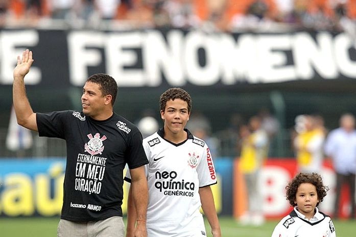 Com a presença de Ronaldo, Corinthians bate o Santos no clássico da rodada
