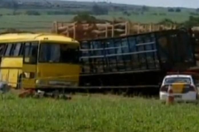 Vídeo:Alagoanos acabam feridos em acidente entre ônibus e caminhão em São Paulo