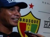 Com gol de Aloísio Chulapa, Brusque vence o Atlético-GO pela Copa do Brasil