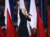 Christina Aguilera está abusando do álcool e 'fora de controle', afirma revista