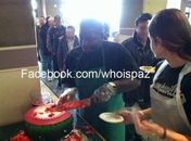 Bolo de aniversário de Paris Hilton é roubado e doado para caridade