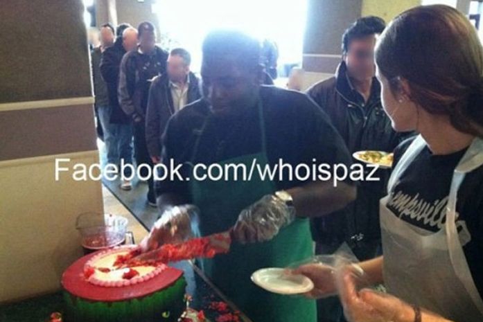 Bolo de aniversário de Paris Hilton é roubado e doado para caridade