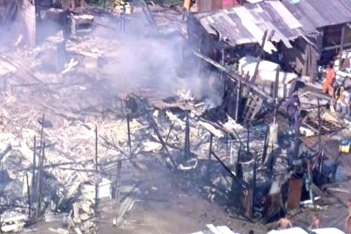 Incêndio atinge favela na Grande SP