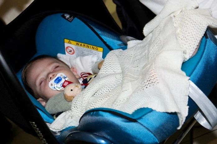 Vittorio, filho de Galisteu, faz sua primeira viagem de avião