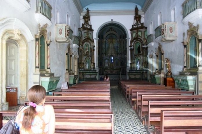 Turista é assaltado enquanto assistia missa em Penedo