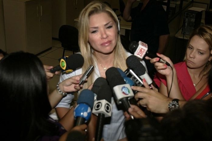 Verônica Costa acusa marido de roubo e o chama de 'monstro'