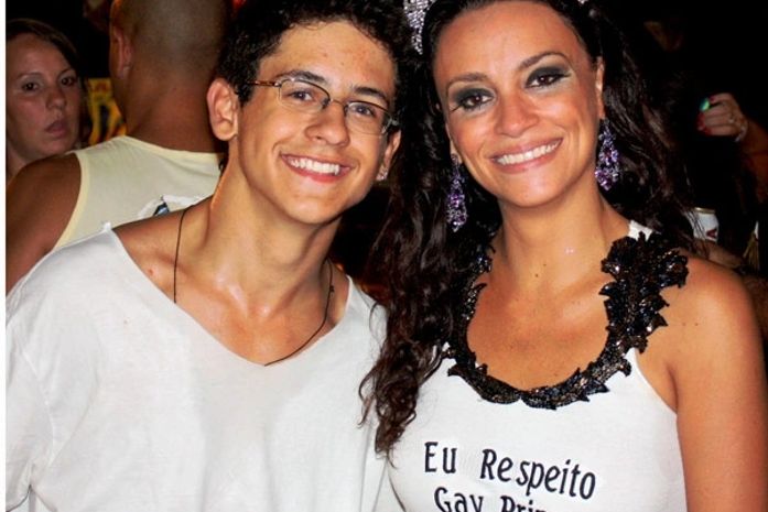 Pires vai doar fantasia de Carmem Miranda para o Retiro dos Artistas