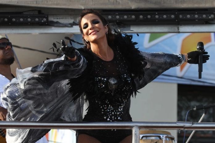 Ivete Sangalo promete novo show para fãs do camarote que caiu