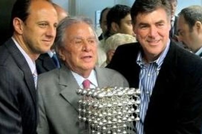 Após polêmica de Taça das Bolinhas, Ceni pede união entre dirigentes