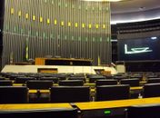 Deputados e senadores prolongam folga e vão ficar 11 dias "em casa"
