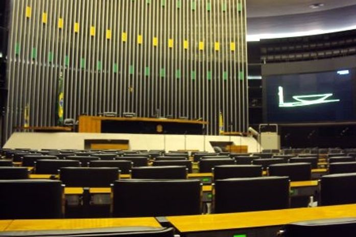 Deputados e senadores prolongam folga e vão ficar 11 dias "em casa"