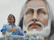 Beija Flor ganha 12º título com homenagem a Roberto Carlos