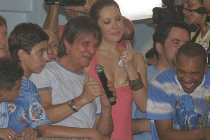 De 'Rei' a 'pinto no lixo' - Roberto Carlos faz a festa na quadra da Beija-Flor