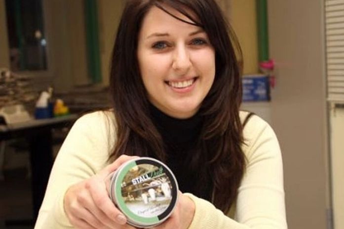 Ela só tá com esse sorriso porque a tampa está fechada!