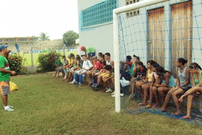 Projeto Chuteira de Ouro leva inclusão social a jovens de oito comunidades carentes de Maceió