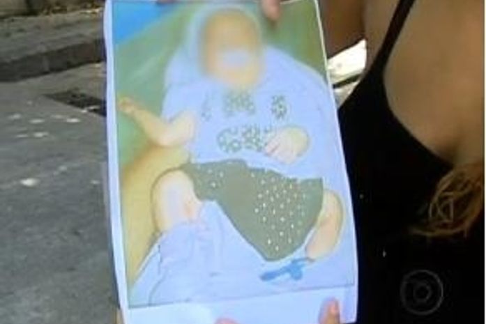 Bebê que teve perna amputada segue em berçário de alto risco, diz hospital