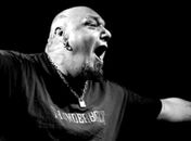 Ex-vocalista do Iron Maiden é preso por fraude em sistema previdenciário