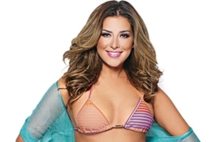 Fernanda Paes Leme posa de biquíni e revela segredo do corpão