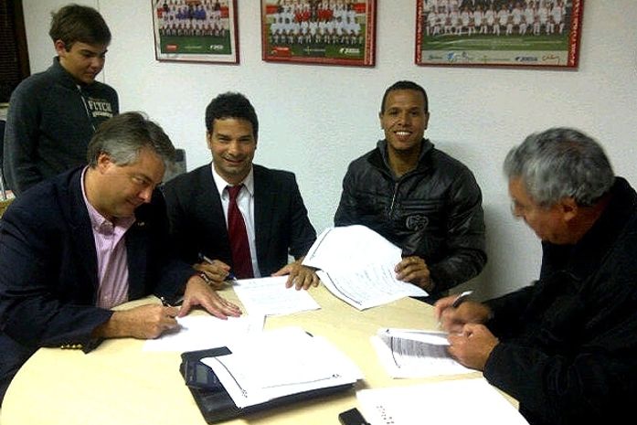 Luís Fabiano abre mão de dinheiro e acerta retorno ao São Paulo