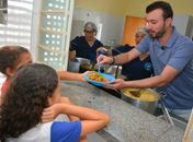 Prefeito de Anadia acompanha qualidade da merenda ofertada nas escolas