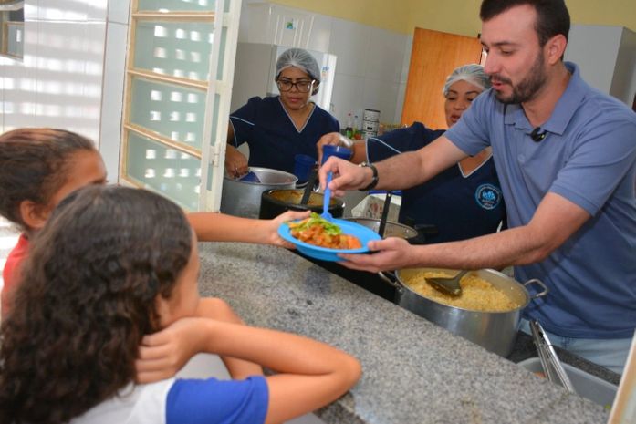 Prefeito de Anadia acompanha qualidade da merenda ofertada nas escolas