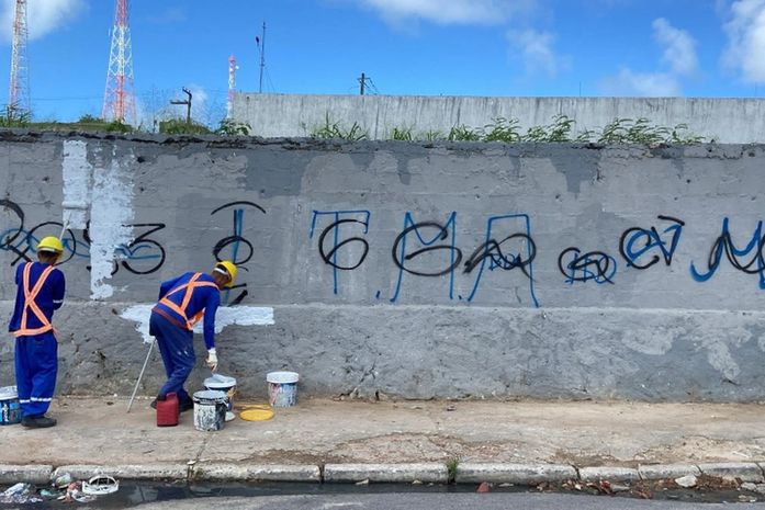 Antigo ponto de lixo no Jacintinho é pichado um dia após revitalização