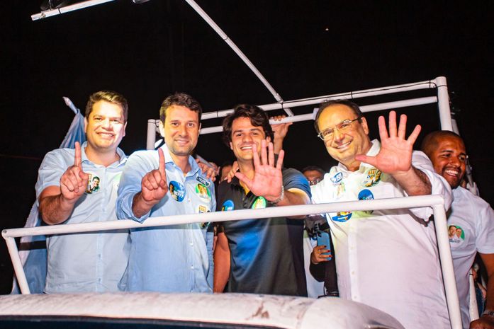 Primeira caravana de Daniel Barbosa percorre ruas do Manoel Teles, em Arapiraca
