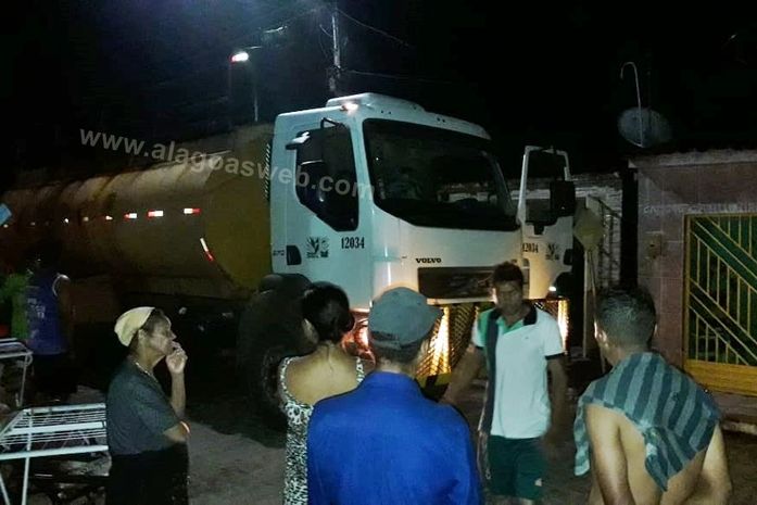 Residência é destruída pelo fogo durante a madrugada em Teotônio Vilela