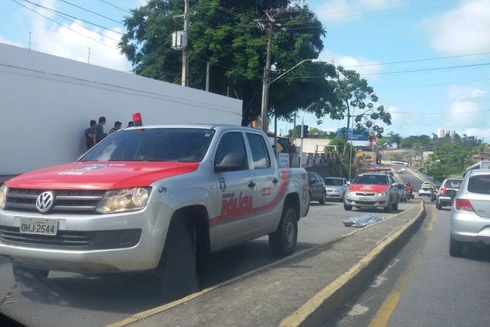 Homem foi executado a tiros na Leste-Oeste
