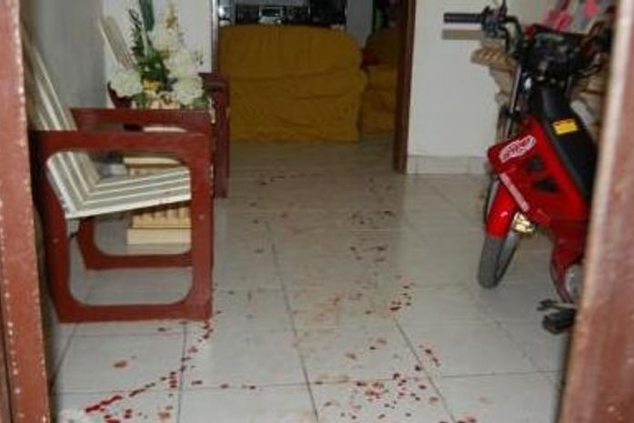 Homens encapuzados invadem casa e ferem adolescente de 13 anos