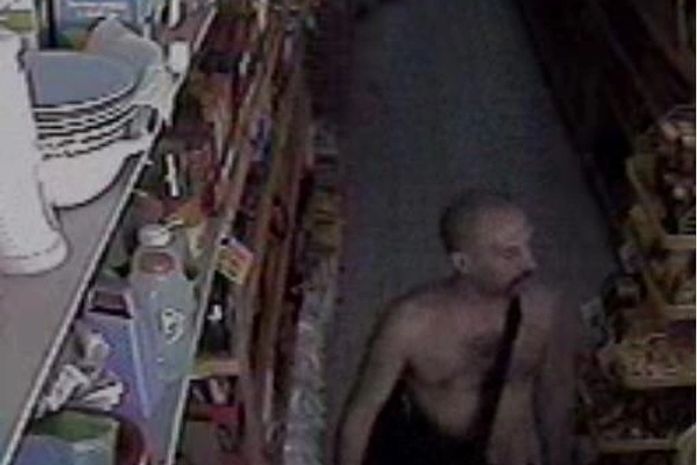 Italiano é flagrado furtando bebidas em mercadinho no Francês