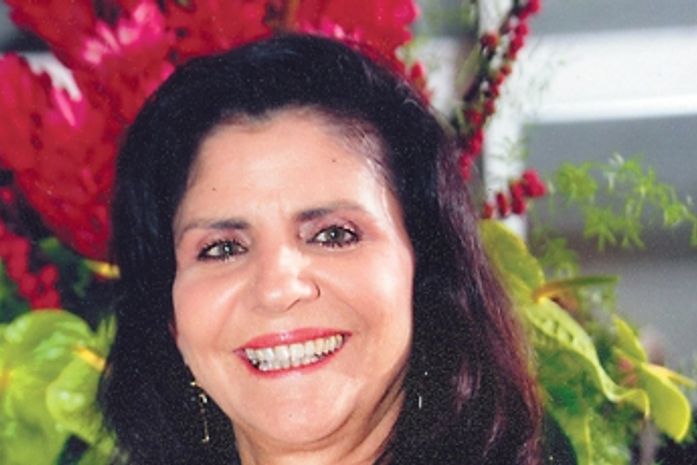 Empresária Ana Loureiro arma coquetel de lançamento.