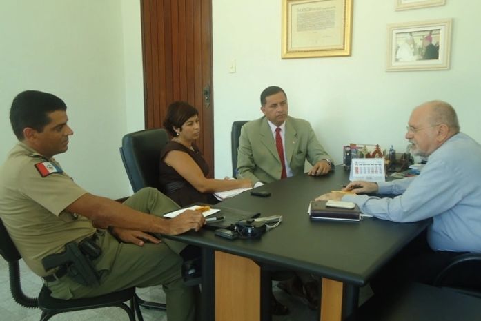 Secretários de Defesa Social e do Turismo se reúnem com Arcebispo de Maceió