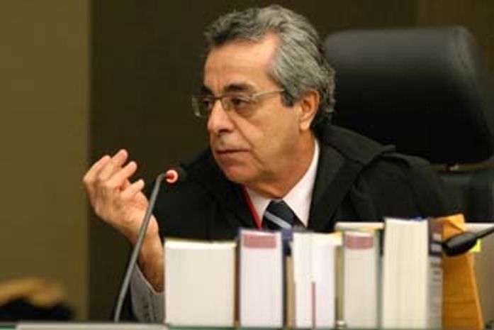 Fundação deve devolver arrecadação de concurso da Câmara