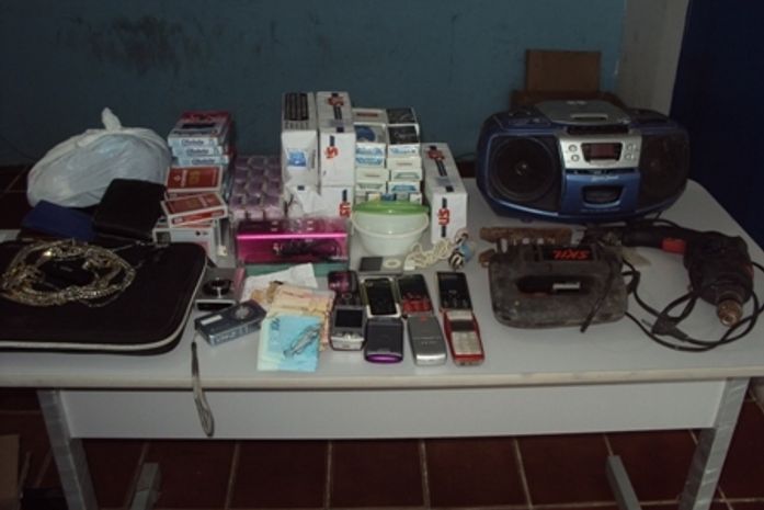 Operação da PM prende cinco homens e uma mulher