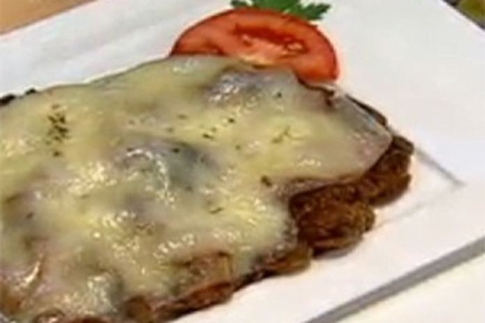 Assado no forno, experimente versão light de bife à parmigiana