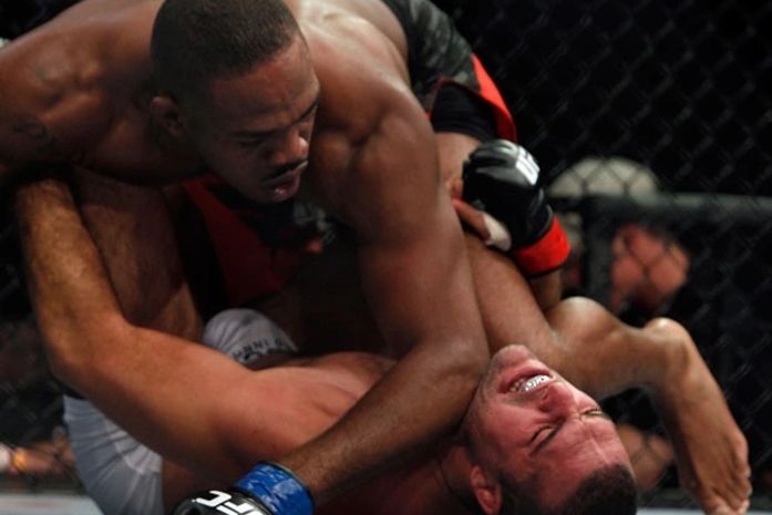 Maurício Shogun perde o título dos meio-pesados do UFC para Jon Jones