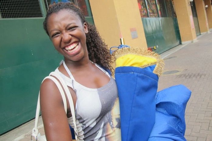 'Não quero lavar a mão', diz porta-bandeira que ganhou beijo de Michelle