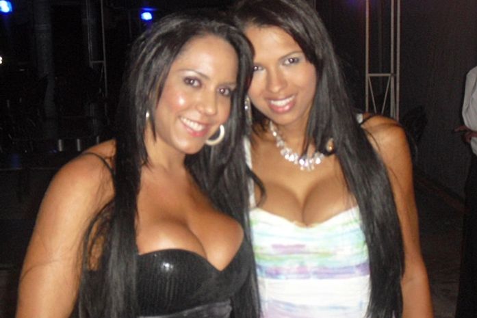 Duelo de decotes? Ariadna e Mulher Melão se encontram em Fortaleza