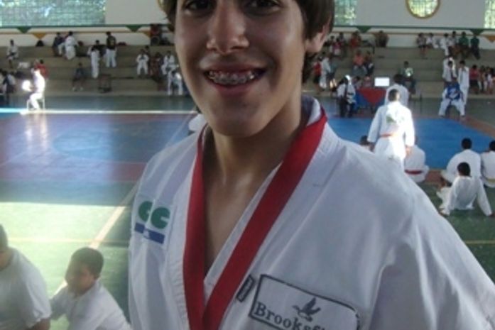 Karateca Leonardo Lyra abre 2011 com vitória