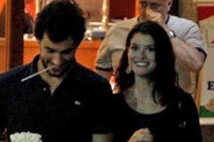 Programinha de casal: Felipe Simão e Alinne Moraes juntos no cinema