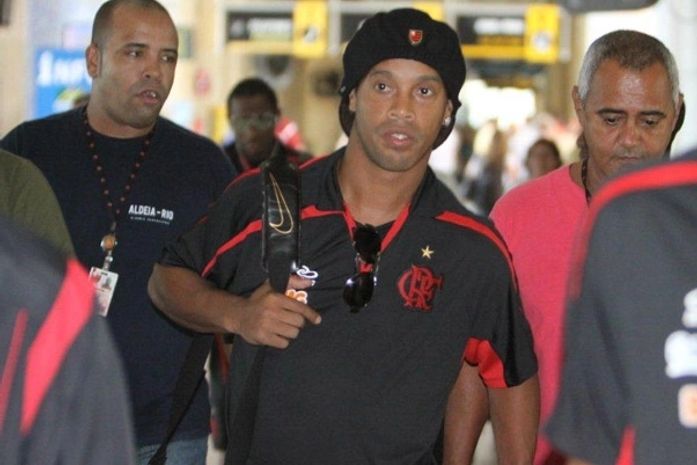 Ronaldinho Gaúcho teria barrado 'marias-chuteira' em seu aniversário
