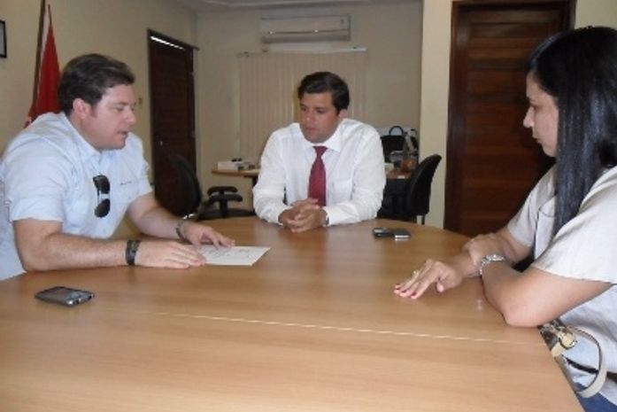 Prefeito de Coruripe firma parceria com Seades