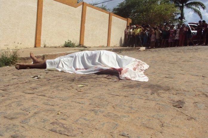 Quatros indivíduos executam jovem a tiros de pistola em Palmeira dos Índios