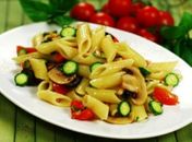 Macarrão italiano, prepare um delicioso penne com legumes