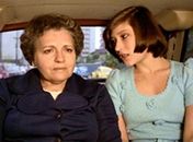 A atriz Liana Duval (à esquerda) em cena com Beth
Goulart em cena do filme 'Joelma, 23º andar'.

