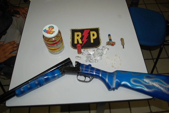 Polícia prende jovens com armas e drogas na Chã do Bebedouro