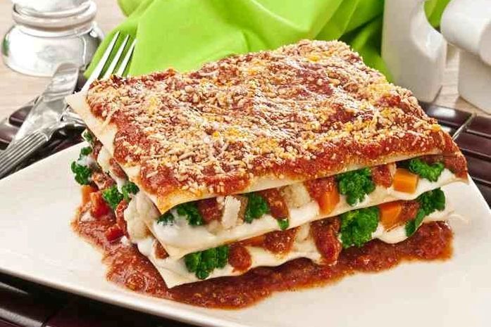 Elimine calorias da lasanha com legumes no recheio. Confira