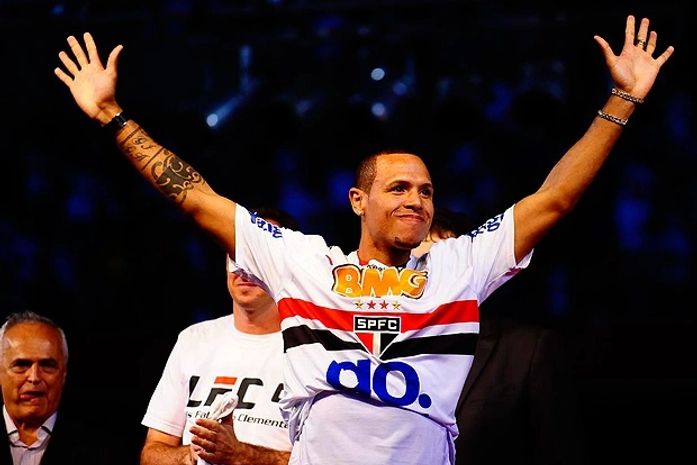 Com direito a Morumbi lotado Luís Fabiano se apresenta no São Paulo